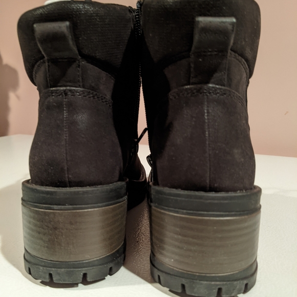 Women's Ankle Boots - Picture 3 of 6